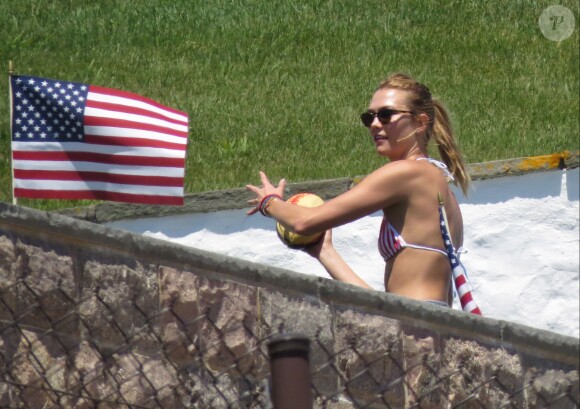 Karlie Kloss à la fête du 4 juillet organisé par Taylor Swift à Westerly, Rhode Island, le 4 juillet 2016.