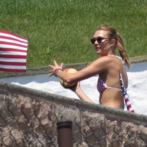 Karlie Kloss à la fête du 4 juillet organisé par Taylor Swift à Westerly, Rhode Island, le 4 juillet 2016.
