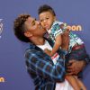 Nick Young et son fils au "Nickelodeon Kid's Choice Sports Awards" à Westwood. Le 16 juillet 2015