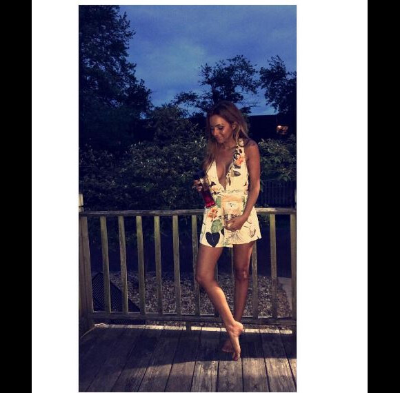 Fidji de "Friends Trip" en petite robe sur Instagram