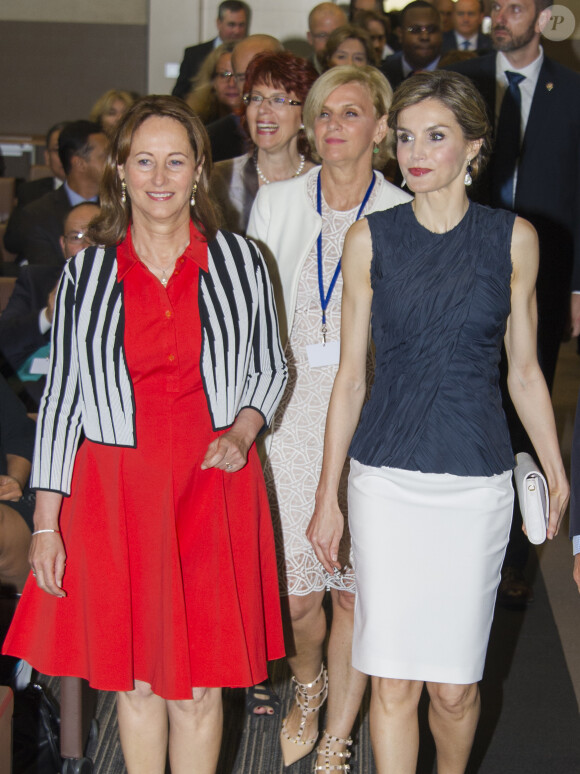 Ségolène Royal, ministre de l'environnement, de l'énergie et de la mer, chargée des relations internationales sur le climat et la reine Letizia d'Espagne - Deuxième conférence mondiale sur la santé et le climat au centre de conférences ministériel à Paris, France, le 7 juillet 2016. © Pierre Perusseau/Bestimage Second Global Conference on Health and Climate in Paris, France on July 7, 2016. © Pierre Perusseau/Bestimage