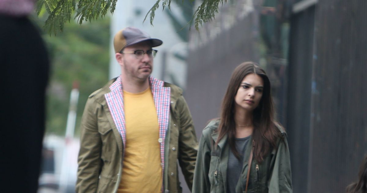 Exclusif - Emily Ratajkowski se promène avec son petit ami Jeff Magid