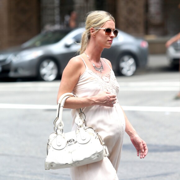 Nicky Hilton très enceinte se promène dans les rues de New York, le 7 juillet 2016