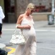 Nicky Hilton très enceinte se promène dans les rues de New York, le 7 juillet 2016