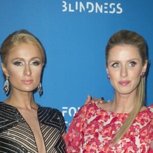 Paris Hilton et sa soeur Nicky Hilton (enceinte) au Gala de la Fondation Fighting Blindness (qui comme son nom l'indique, soutient massivement la recherche scientifique sur la cécité et les moyens de la combattre) chez Cipriani à New York le 12 avril 2016 © Lev radin / PacificpressAgency / Bestimage