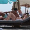 Raphaël Varane et sa femme Camille Tytgat en vacances sur une plage à Miami le 8 juillet 2016. Varane, pilier de la charnière des Bleus, s'est blessé et n'a pas pu participer à l'Euro 2016.