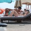 Raphaël Varane et sa femme Camille Tytgat en vacances sur une plage à Miami le 8 juillet 2016. Varane, pilier de la charnière des Bleus, s'est blessé et n'a pas pu participer à l'Euro 2016.