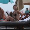 Raphaël Varane et sa femme Camille Tytgat en vacances sur une plage à Miami le 8 juillet 2016. Varane, pilier de la charnière des Bleus, s'est blessé et n'a pas pu participer à l'Euro 2016.