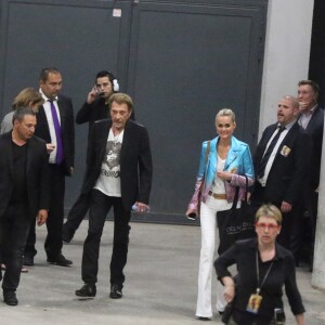 Exclusif - Johnny Hallyday et sa femme Laeticia quittent le concert de Céline Dion à l'AccorHotels Arena à Paris le 9 juillet 2016.