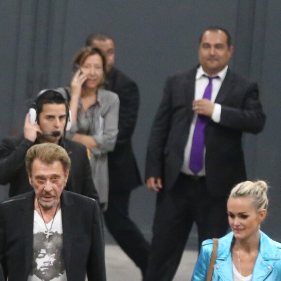 Exclusif - Johnny Hallyday et sa femme Laeticia quittent le concert de Céline Dion à l'AccorHotels Arena à Paris le 9 juillet 2016.