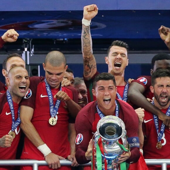 Joie de l'équipe portugaise et de Cristiano Ronaldo vainqueur de l'EURO 2016
