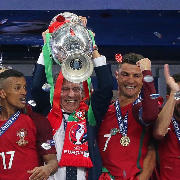 Joie de l'équipe portugaise et de Cristiano Ronaldo vainqueur de l'EURO 2016, le 10 juillet 2015.