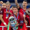 Cristiano Ronaldo et ses coéquipiers célèbrent la victoire avec la coupe lors du match de la finale de l'Euro 2016 Portugal-France au Stade de France à Saint-Denis, France, le 10 juiillet 2016. © Cyril Moreau/Bestimage