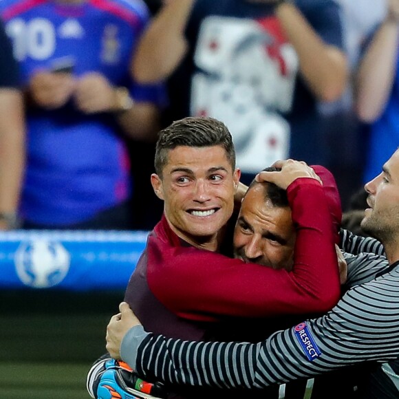 Cristiano Ronaldo et ses coéquipiers lors du match de la finale de l'Euro 2016 Portugal-France au Stade de France à Saint-Denis, France, le 10 juillet 2016. © Cyril Moreau/Bestimage