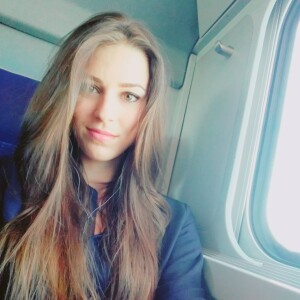 Céline Fischer, 24 ans, aurait tapé dans l'oeil de Cristiano Ronaldo. Elle a assuré sur le premier match des Portugais, où Ronaldo a croisé son beau regard, et lors de la finale.