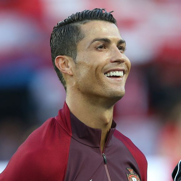 Cristiano Ronaldo avant le coup d'envoi de l'UEFA Euro 2016 de football match Portugal contre l'Autriche au Parc des Princes à Paris, le 18 juin 2016. © Cyril Moreau/Bestimage