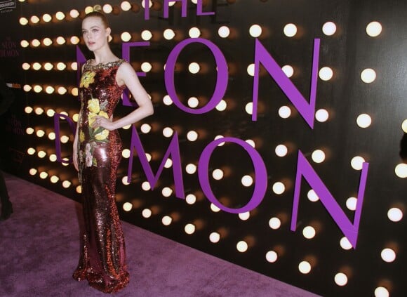 Elle Fanning à la première de "The Neon Demon" au Cinerama Dome à Los Angeles, le 14 juin 2016. Elle Fanning at the premiere of "The Neon Demon" at the Cinerama Dome in Los Angeles, June 14th,