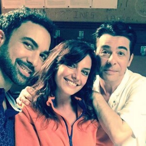 Laetitia Milot souriante sur le tournage de "Plus Belle la vie"