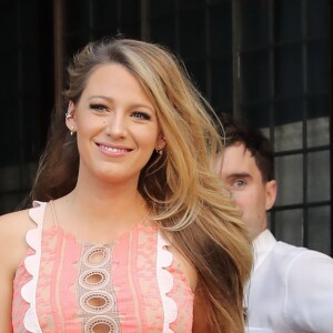 Blake Lively enceinte se promène dans les rues de New York. Blake Lively et Ryan Reynolds vont être parents à nouveau. Le couple veut fonder une grande famille. Gaga de sa fille, Blake Lively a même crée un sac à l'effi­gie de son prénom pour ses neuf mois. On imagine que le petit dernier aura aussi droit à un hommage du même type. Le 12 juillet 2016