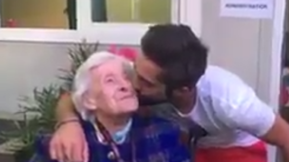 Kendji Girac rencontre sa fan centenaire : "Il est plus joli que sur les photos"