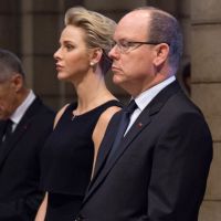 Albert et Charlene de Monaco : Recueillis pour Nice, dans la douleur...