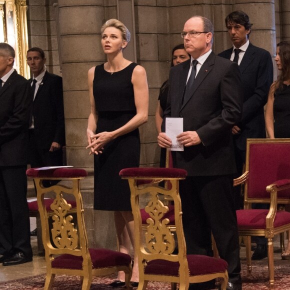 Le prince Albert et la princesse Charlene de Monaco ont souhaité se recueillir et prier, samedi 16 juillet, lors d'une messe célébrée par Mgr Bernard Barsi en hommage aux victimes et aux blessés de l'attentat de Nice le soir de la Fête nationale française. © Gaëtan Luci/Palais Princier/Pool restreint Monaco/Bestimage