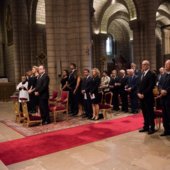 Le prince Albert et la princesse Charlene de Monaco ont souhaité se recueillir et prier, samedi 16 juillet, lors d'une messe célébrée par Mgr Bernard Barsi en hommage aux victimes et aux blessés de l'attentat de Nice le soir de la Fête nationale française. © Gaëtan Luci/Palais Princier/Pool restreint Monaco/Bestimage