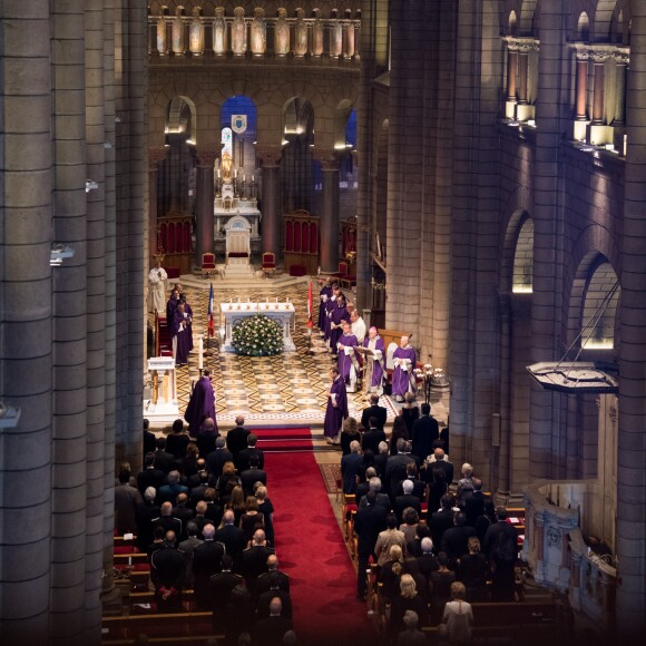 Le prince Albert et la princesse Charlene de Monaco ont souhaité se recueillir et prier, samedi 16 juillet, lors d'une messe célébrée par Mgr Bernard Barsi en hommage aux victimes et aux blessés de l'attentat de Nice le soir de la Fête nationale française. © Gaëtan Luci/Palais Princier/Pool restreint Monaco/Bestimage