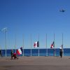 Drapeaux en berne sur la plage à Nice au lendemain de l'attaque du 14 juillet qui a fait 84 morts à Nice sur la promenade des Anglais. © Bruno Bebert/Bestimage