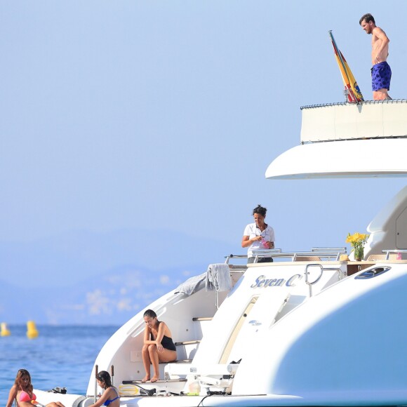 Lionel Messi profitait le 12 juillet 2016 de ses vacances en famille avec sa femme Antonella Roccuzzo, leurs fils Thiago et Mateo et leurs proches à Ibiza.