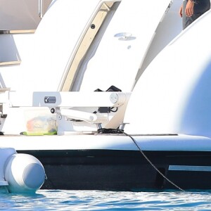 Lionel Messi profitait le 12 juillet 2016 de ses vacances en famille avec sa femme Antonella Roccuzzo, leurs fils Thiago et Mateo et leurs proches à Ibiza.