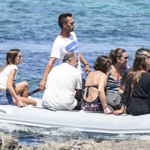 Lionel Messi profitait le 12 juillet 2016 de ses vacances en famille avec sa femme Antonella Roccuzzo, leurs fils Thiago et Mateo et leurs proches à Ibiza.