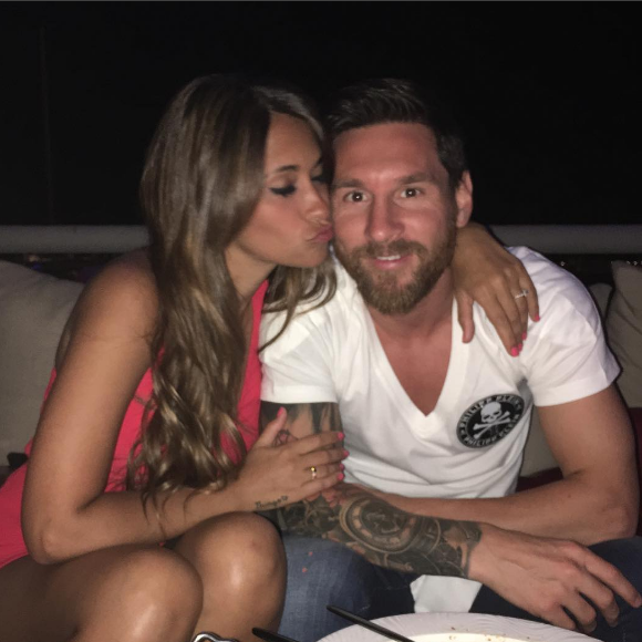 Antonella Roccuzzo et Lionel Messi lors de leurs vacances dans les Baléares, en juillet 2016. Photo Instagram.