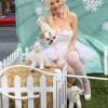 Courtney Stodden, habillée très sexy, défend la cause animale à travers l'association PETA, en plein coeur de Hollywood. Le 24 novembre 2015