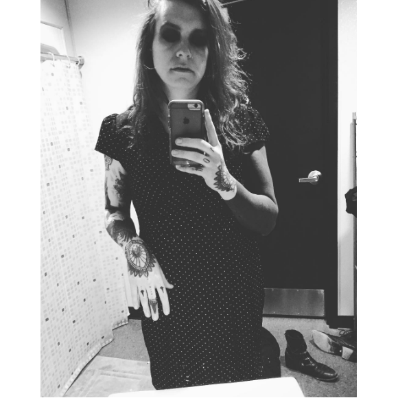 Laura Jane Grace, la nouvelle compagne de la chanteuse Coeur de Pirate alias Béatrice Martin. Photo publiée sur Instagram en juin 2016