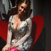 Aurélie Van Daelen en robe sexy, en coulisses du "Mad Mag" de NRJ12