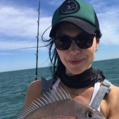 Laura Prepon en pleine partie de pêche à Cape May (New Jersey), début juillet 2016. Selon les photos que publient Us Weekly, elle était accompagnée par Ben Foster, qui serait son nouveau compagnon.