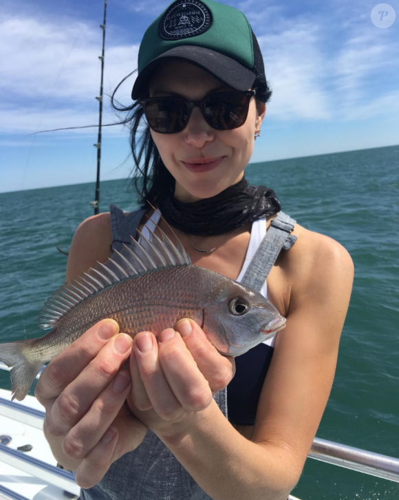 Laura Prepon en pleine partie de pêche à Cape May (New Jersey), début juillet 2016. Selon les photos que publient Us Weekly, elle était accompagnée par Ben Foster, qui serait son nouveau compagnon.