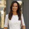 Pippa Middleton sortant de chez elle le 19 juillet 2016 à Londres, sa première apparition après l'annonce de ses fiançailles avec James Matthews. Radieuse dans une robe d'été de chez Whistles, la soeur de la duchesse de Cambridge, sa bague sertie de diamants à son doigt, a confié aux médias qu'elle ne "pourrait pas être plus heureuse".