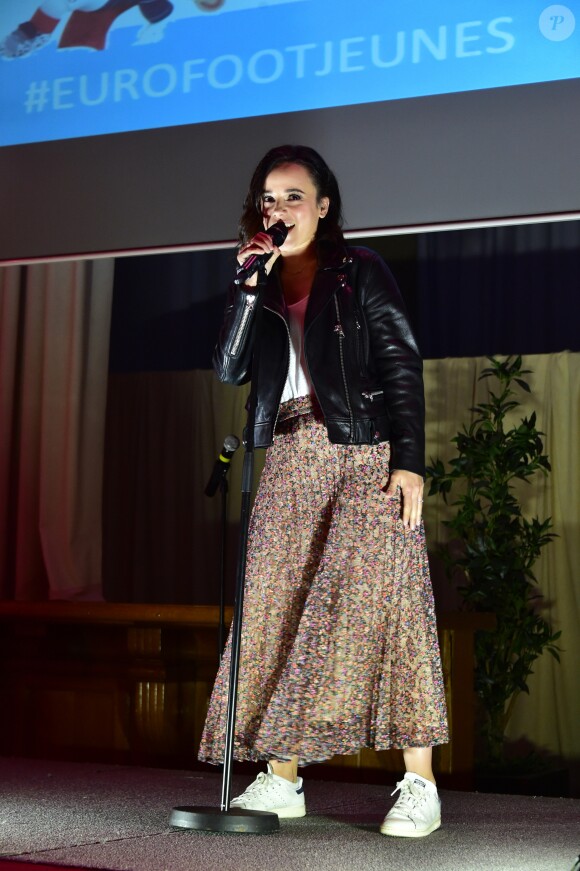Exclusif - Alizée - Célébrités lors du dîner caritatif pour l'Euro foot jeunes organisé à la Mairie de Lille le 4 juin 2016. © Giancarlo Gorassini / Bestimage
