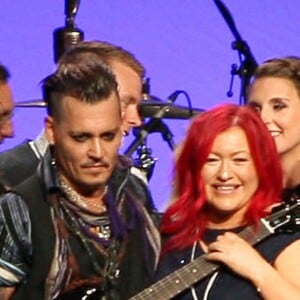 Johnny Depp - Personnalités lors du 16e "Starkey Hearing Foundation Gala" à St. Paul, le 17 juillet 2016.