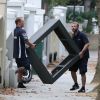 Exclusif - Alors que les Beckham sont en vacances à Los Angeles, une équipe de déménageurs déplace des meubles de leur maison vers une autre résidence située un peu plus loin dans la rue le temps de faire des travaux. Londres, le 17 juillet 2016.