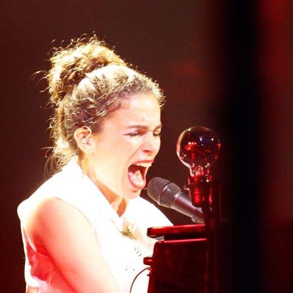 Yael Naim en concert au Fnac Live Festival 2016 sur le parvis de l'Hôtel de Ville à Paris. Le 21 juillet 2016 © Lise Tuillier