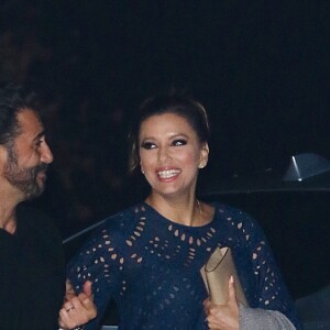 Eva Longoria et son mari José Baston dînent en famille au restaurant Nobu de Los Angeles, le 22 juillet 2016