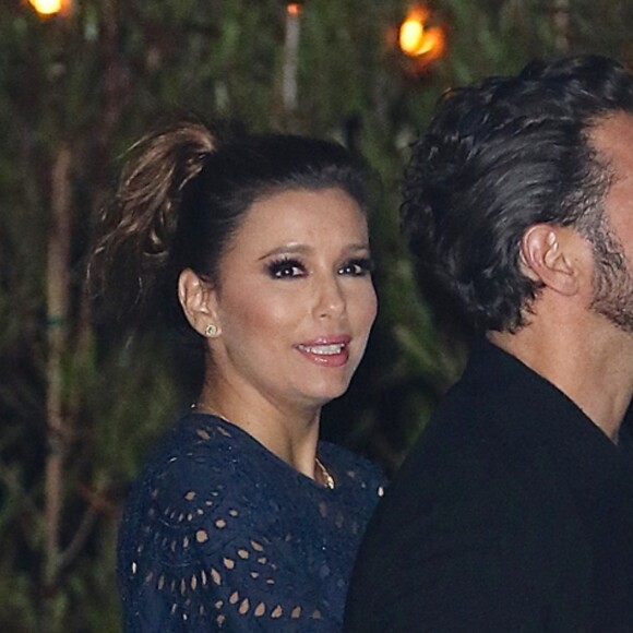 Eva Longoria et son mari José Baston dînent en famille au restaurant Nobu de Los Angeles, le 22 juillet 2016