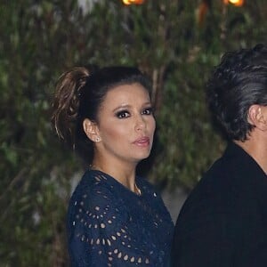 Eva Longoria et son mari José Baston dînent en famille au restaurant Nobu de Los Angeles, le 22 juillet 2016