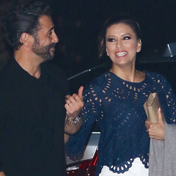 Eva Longoria et son mari José Baston dînent en famille au restaurant Nobu de Los Angeles, le 22 juillet 2016