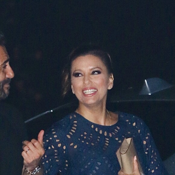 Eva Longoria et son mari José Baston dînent en famille au restaurant Nobu de Los Angeles, le 22 juillet 2016