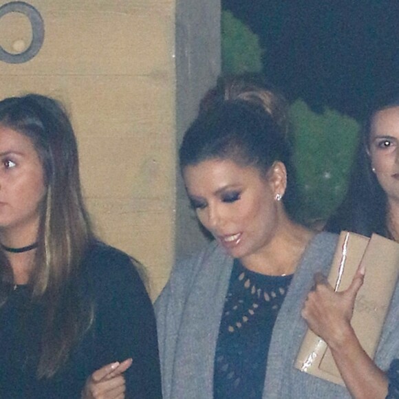 Eva Longoria et son mari José Baston dînent en famille au restaurant Nobu de Los Angeles, le 22 juillet 2016