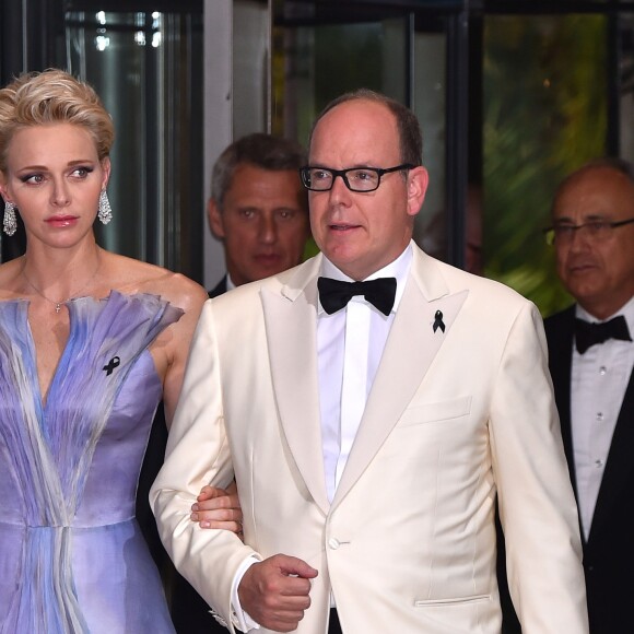 Le prince Albert II de Monaco et sa femme la princesse Charlène de Monaco - 68ème gala de la Croix-Rouge monégasque dans la salle des Etoiles du Sporting Monte-Carlo à Monaco, le 23 juillet 2016. © Bruno Bebert/Bestimage